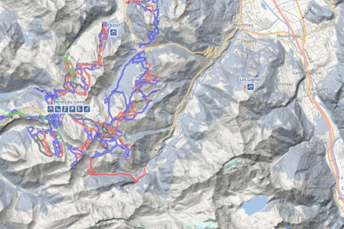 OpenSnowMap-Karte die ein Skigebiet inklusive Pisten in den Alpen anzeigt